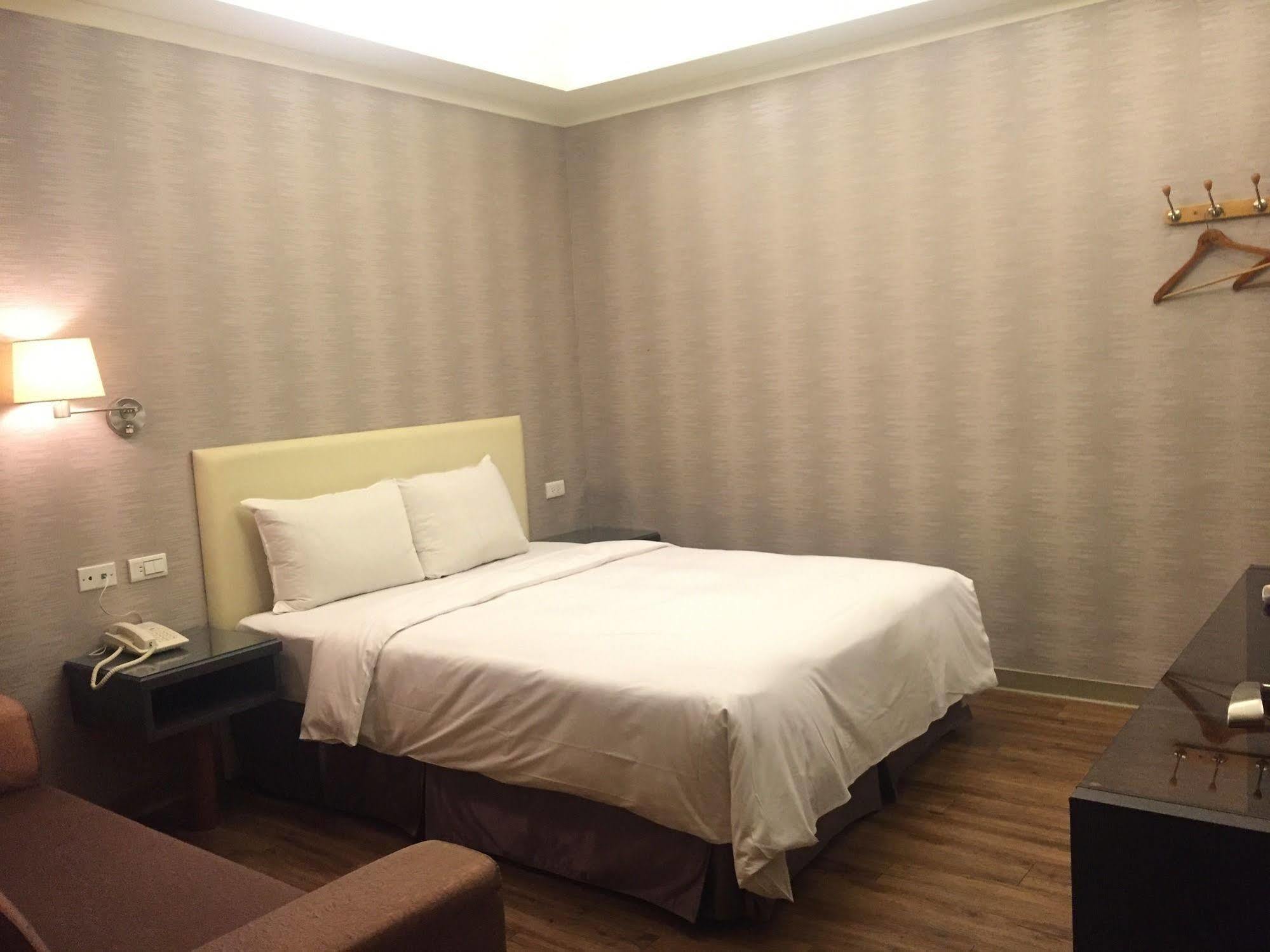 Garden Hotel Taichung Exteriör bild