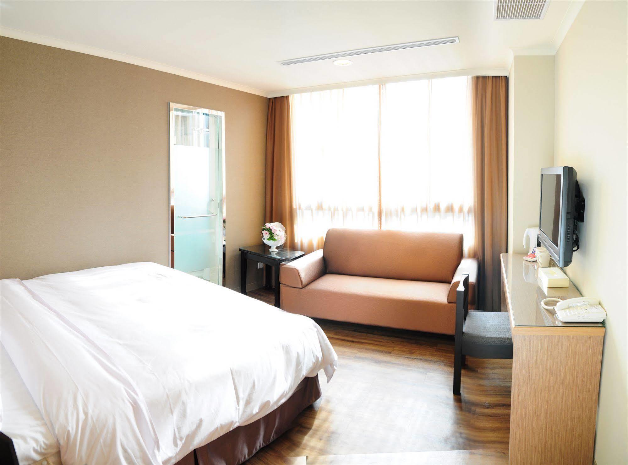 Garden Hotel Taichung Exteriör bild