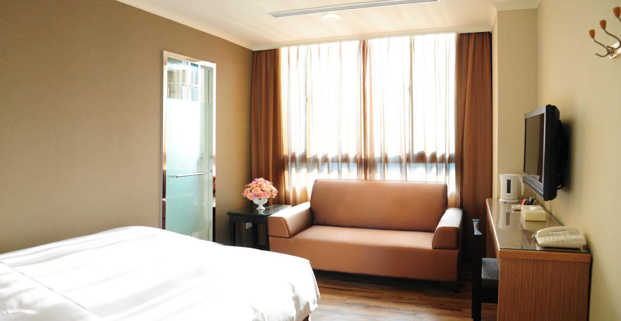 Garden Hotel Taichung Exteriör bild