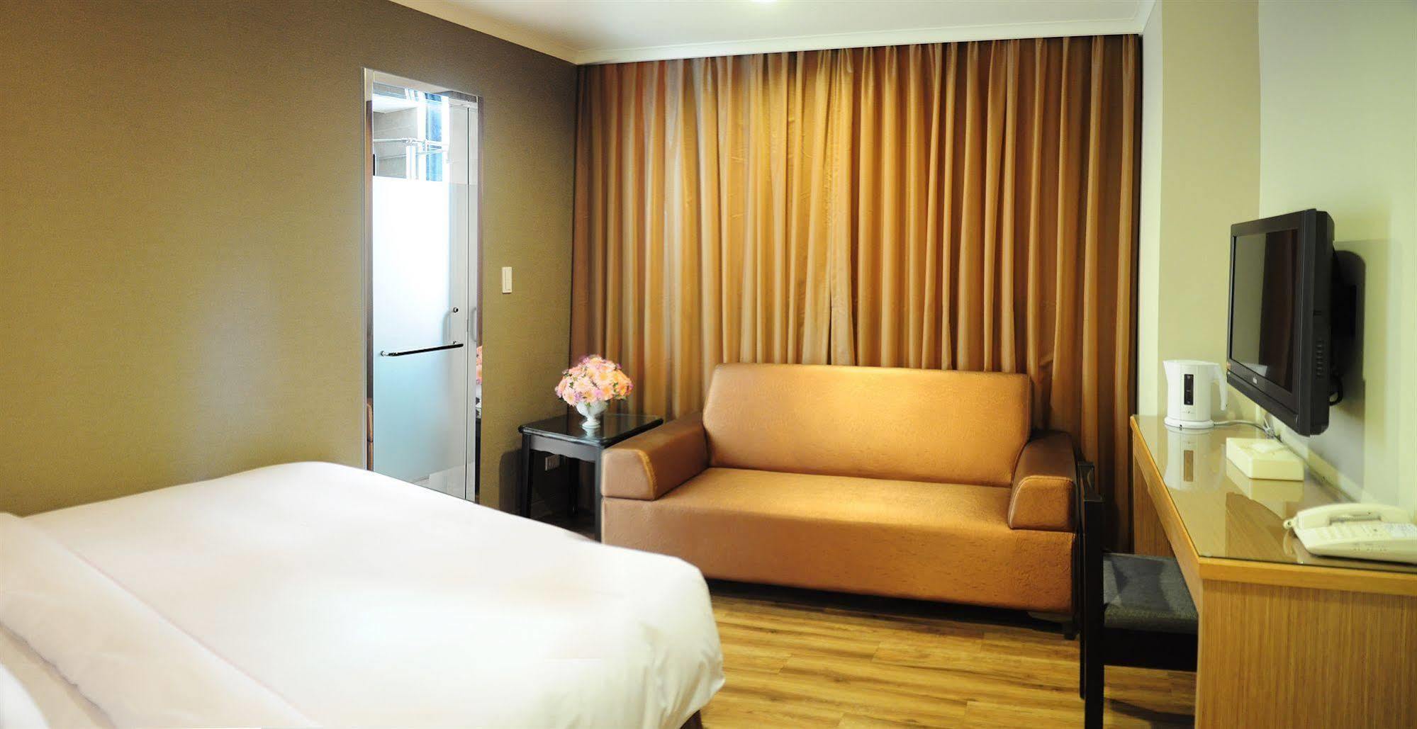 Garden Hotel Taichung Exteriör bild